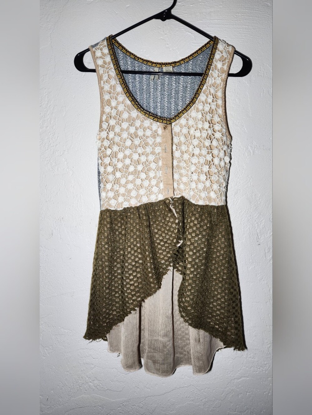 Gimmicks By BKE Womens Size S Sleeveless Bohemian Flowy Lace/Crochet Tank Top